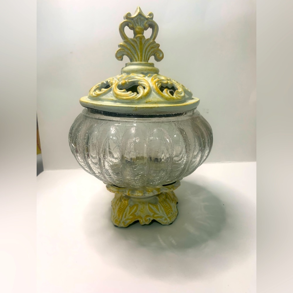 Crackled glass potpourri holder with pedestal and lid